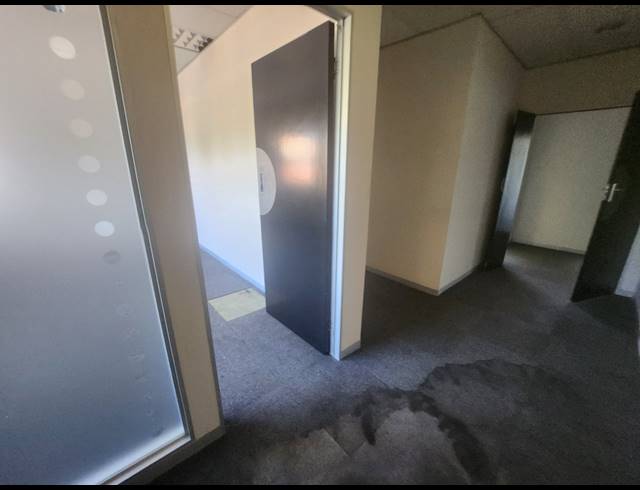574M² OFFICE TO LET IN RANDJESPARK